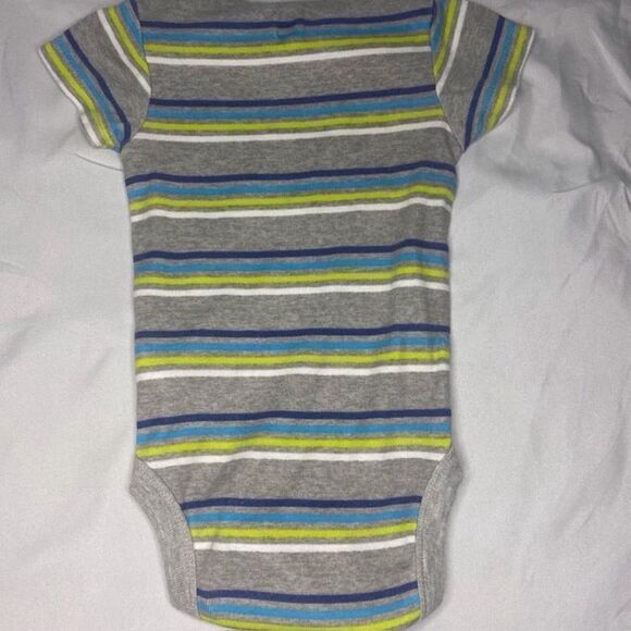 One long sleeve and one short sleeve onesie size 0-3M - Picture 6 of 6